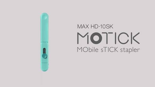 Video demostrativo de la grapadora japonesa Max Motick tipo stick. Muestra cómo se sostiene fácilmente como un bolígrafo y cómo grapa hojas de papel de forma suave y precisa.